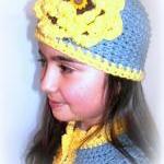 Little Girl Size 4/5 Sweater And Hat Set,..